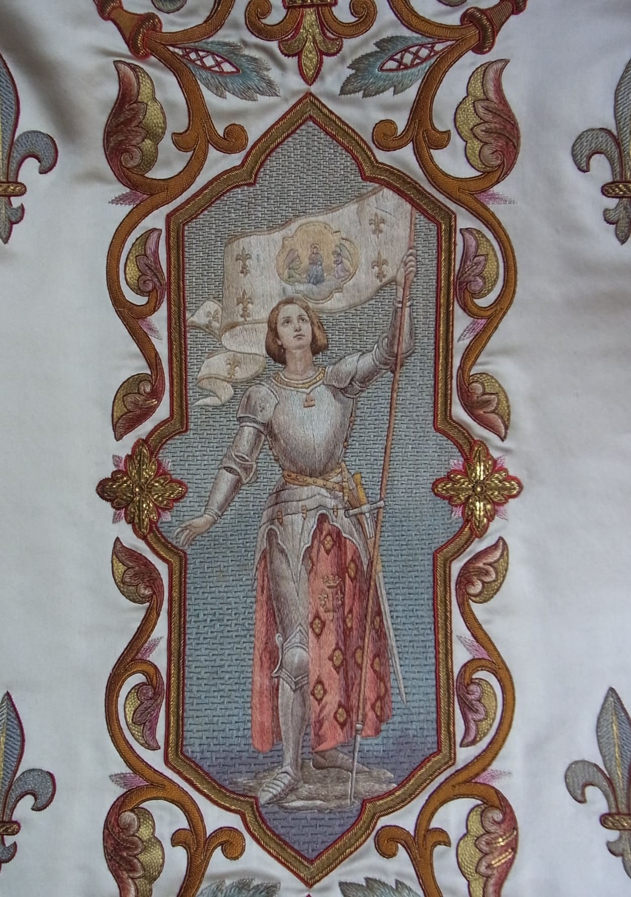 chasuble dos detail